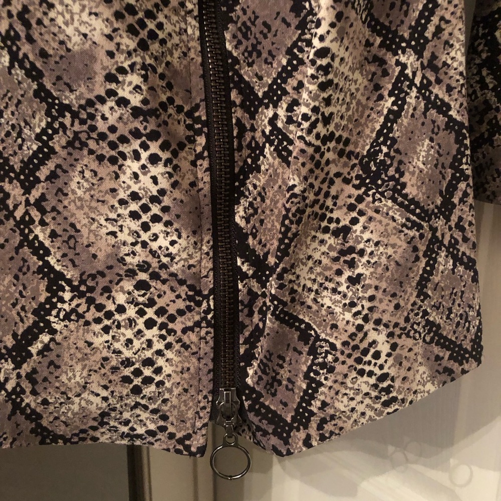 🇨🇦Joseph Ribkoff Python Print Zippered Jacket Size 12 - Picture 6 of 8